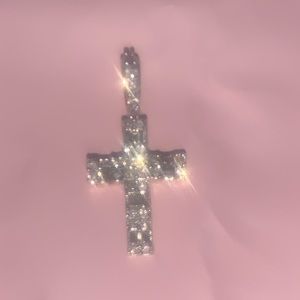 Gold diamond pendant